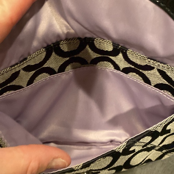 SOLD Coach super cute wristlet 🖤🖤like new 🖤🖤 Color block adorable little bag- - Picture 10 of 15